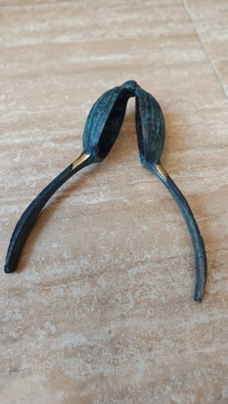 Cascanueces antiguo bronce