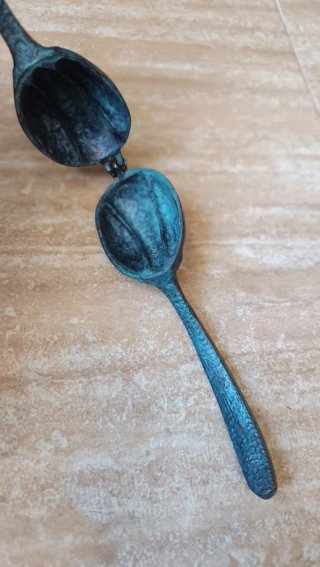 Cascanueces antiguo bronce