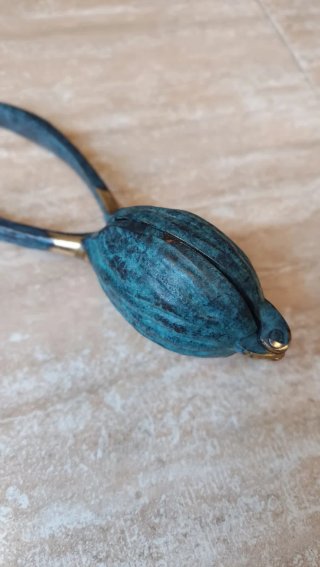 Cascanueces antiguo bronce