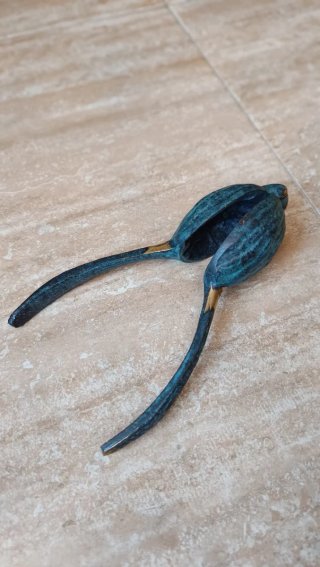 Cascanueces antiguo bronce