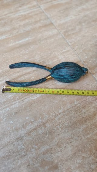 Cascanueces antiguo bronce