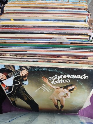 Lote de 2 LPs Cantores de Hispanis y B.T.O.