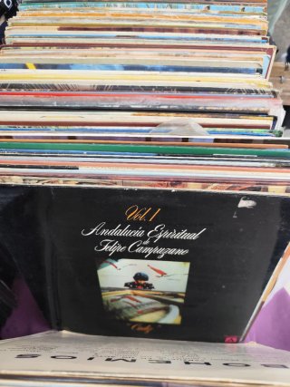 Lote de 2 LPs Cantores de Hispanis y B.T.O.