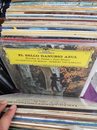 Lote de 2 LPs Cantores de Hispanis y B.T.O.