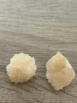 Dos piedras de cuarzo natural
