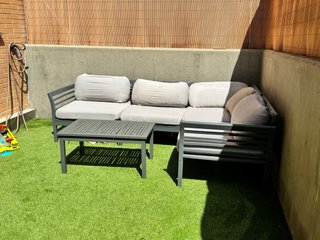 Conjunto de sofá y mesa de exterior