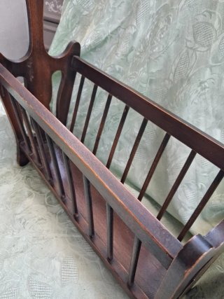 Portariviste in legno scuro