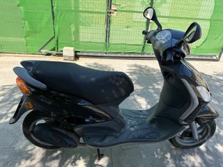 Piaggio Fly 50cc Scooter Automática Negra/Gris