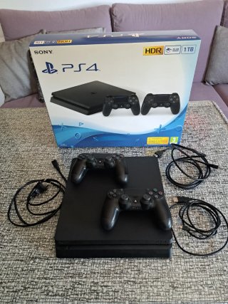 PS4 1TB + 2 Mandos