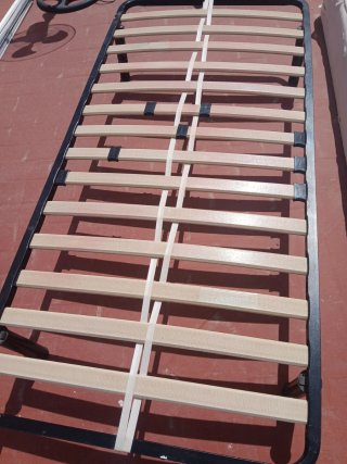 Base de cama de madera