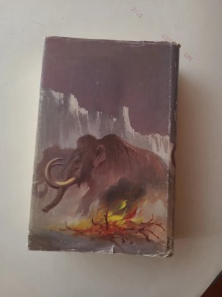 Los Cazadores de Mamuts - Jean M. Auel