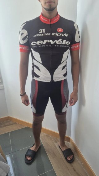 Lote Ciclismo: Casco, Pedales, Luces, trajes, GPS