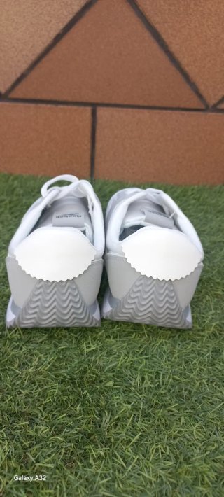 Zapatillas Reebok urbanas grises y blancas