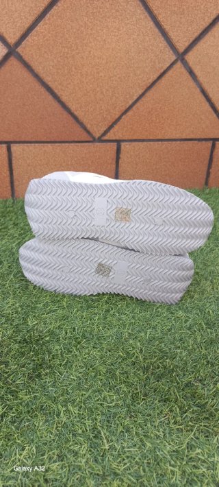 Zapatillas Reebok urbanas grises y blancas