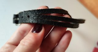 PULSERA CUERO NEGRO