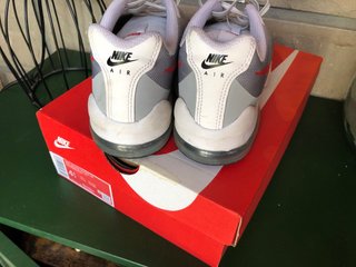 Botines Nike Gris y Blanco