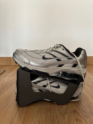 Zapatillas Nike Shox Plata y Negro