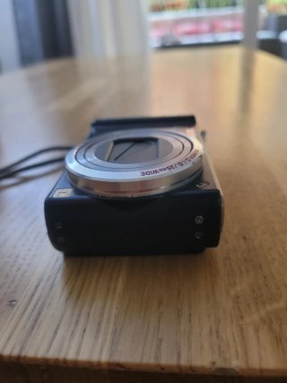 Fotocamera Panasonic Lumix con zoom 12x
