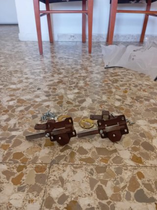 2 Cerrojos Cays con Llaves y Tornillos