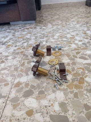 2 Cerrojos Cays con Llaves y Tornillos