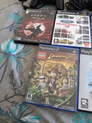 Lote PS2: Consola, 2 Mandos y 6 Juegos
