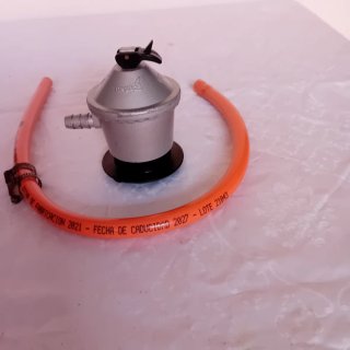 Regulador de gas butano con manguera