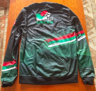 Abbigliamento sportivo completo Euskadi Atletica