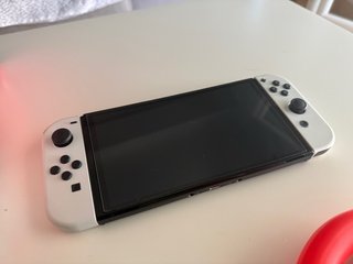 Nintendo Switch OLED con juegos y accesorios