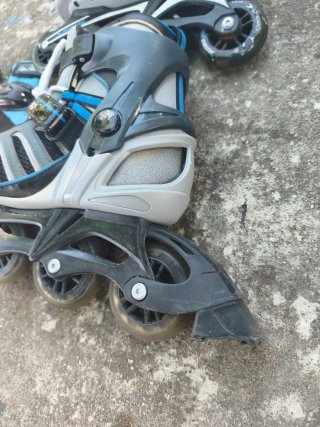 Patines en línea y protecciones marca Boomerang