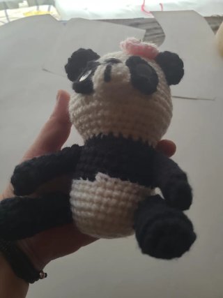 Amigurumi Panda con Flor Rosa