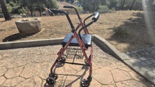 Andador para mayores con asiento y cesta