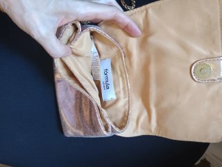 Bolso pequeño dorado con cadena - Formula joven