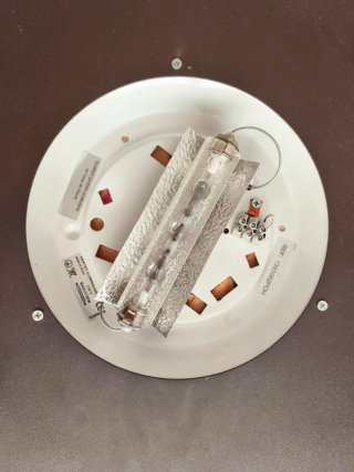 Plafón techo metal marrón y cristal