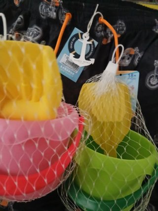 Juego cubos y palas playa nuevos