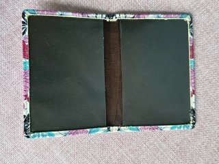 Tarjetero estampado floral