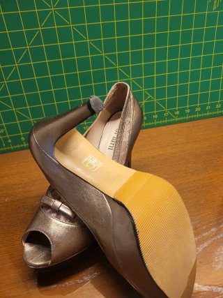 Zapatos Doriani Piel Tacon Color: Bronce metalizad