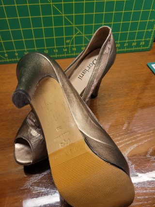 Zapatos Doriani Piel Tacon Color: Bronce metalizad