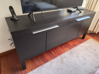 Mueble de salón oscuro