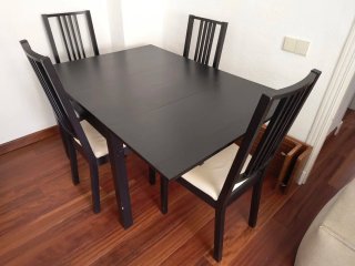 Mueble de salón oscuro