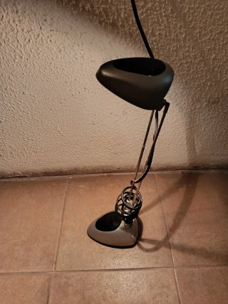 Lámpara de mesa moderna