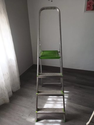 Escalera aluminio 4 peldaños