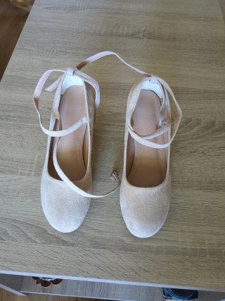 Zapatos de tacón beige mujer