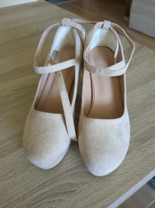 Zapatos de tacón beige mujer