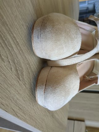 Zapatos de tacón beige mujer