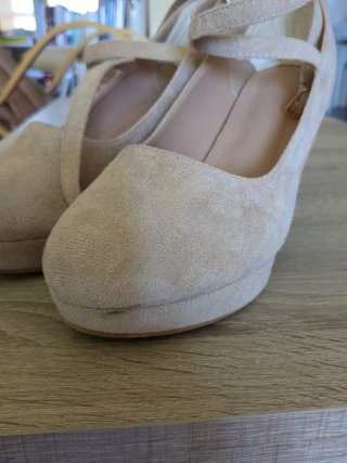 Zapatos de tacón beige mujer