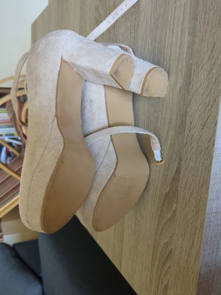 Zapatos de tacón beige mujer