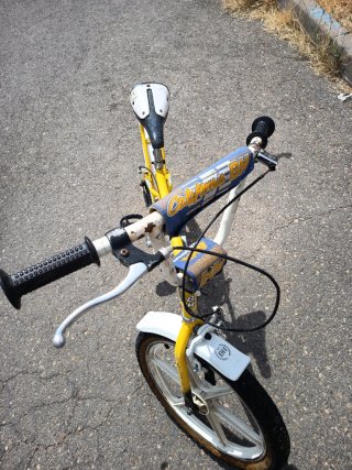 Bicicleta BMX Amarilla