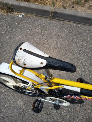 Bicicleta BMX Amarilla