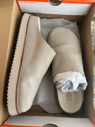 Zuecos Zara Beige Talla 42