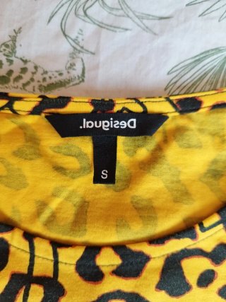 Camiseta Desigual Estampada Amarilla